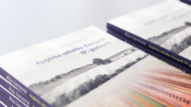 Grāmatas apģērba attīstība Zemgalē 19.gadsimtā vāks